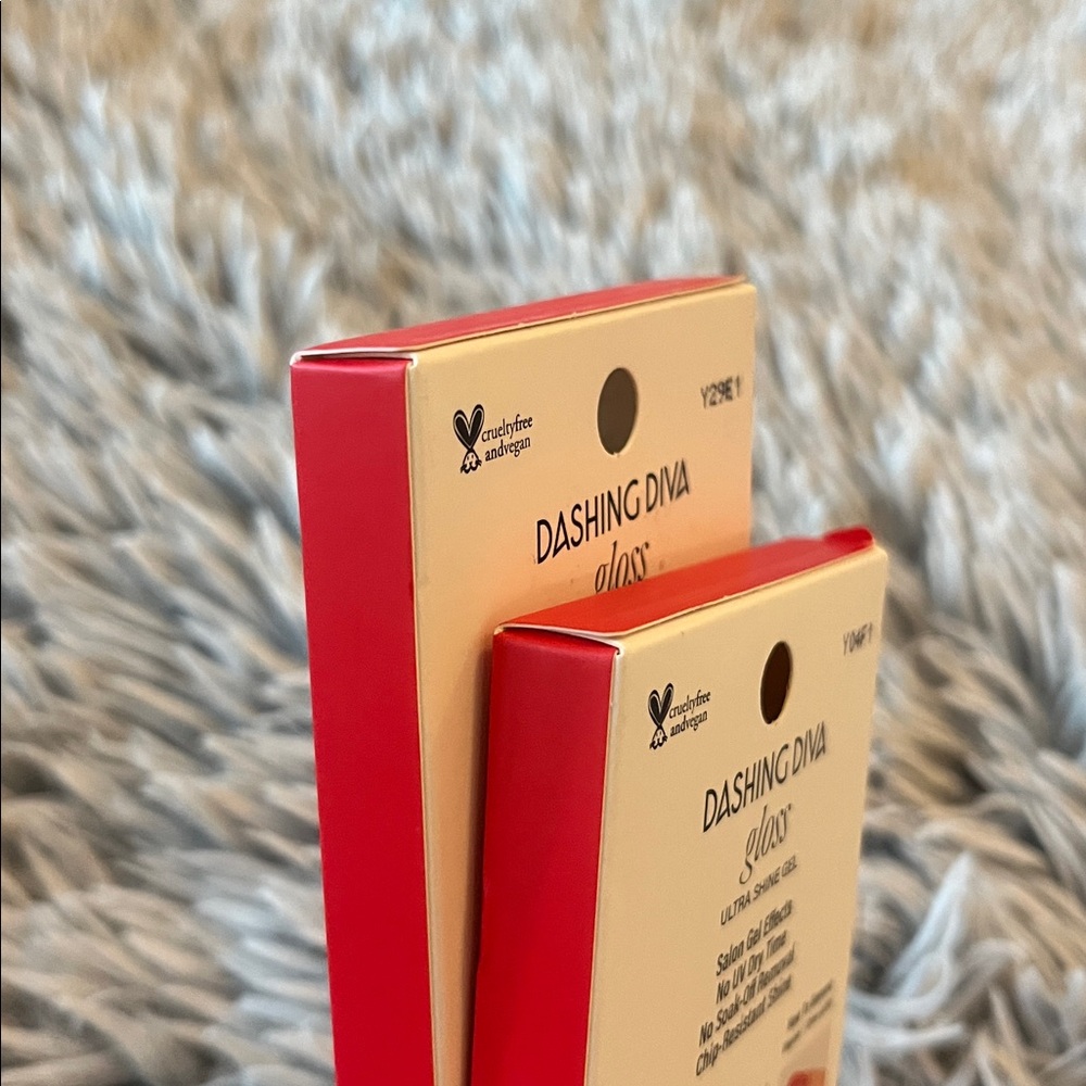 NWT Dashing Diva Gloss Ultra Shine Gel Nail Strips Set of Two Black White Red - Picture 5 of 5